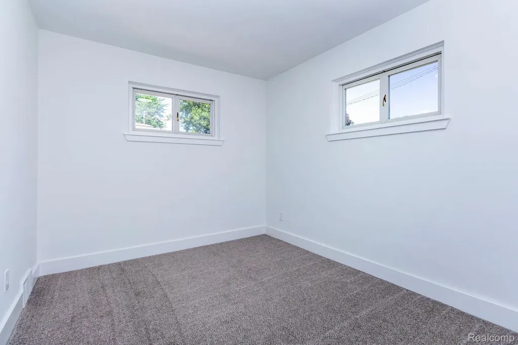 24865 Ridgecroft Avenue Eastpointe City MI 48021