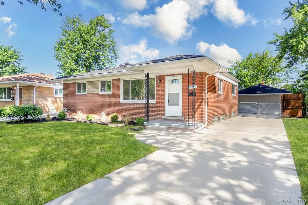 24865 Ridgecroft Avenue Eastpointe City MI 48021