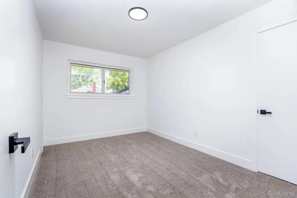 24865 Ridgecroft Avenue Eastpointe City MI 48021