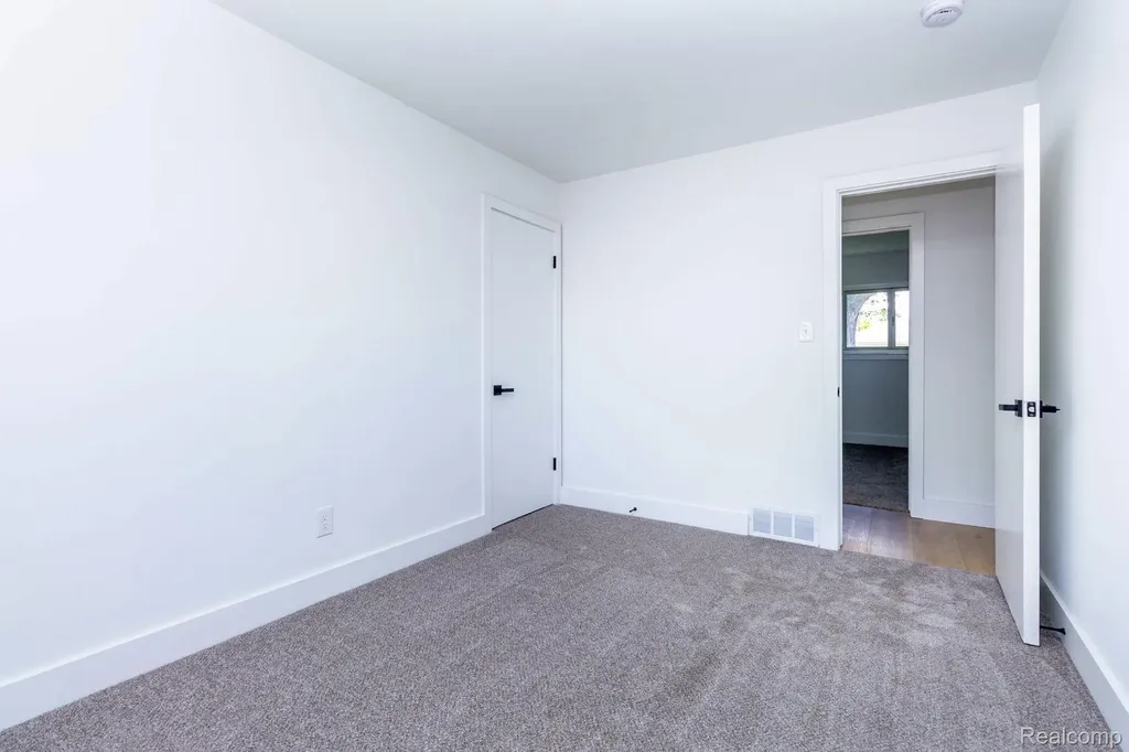 24865 Ridgecroft Avenue Eastpointe City MI 48021