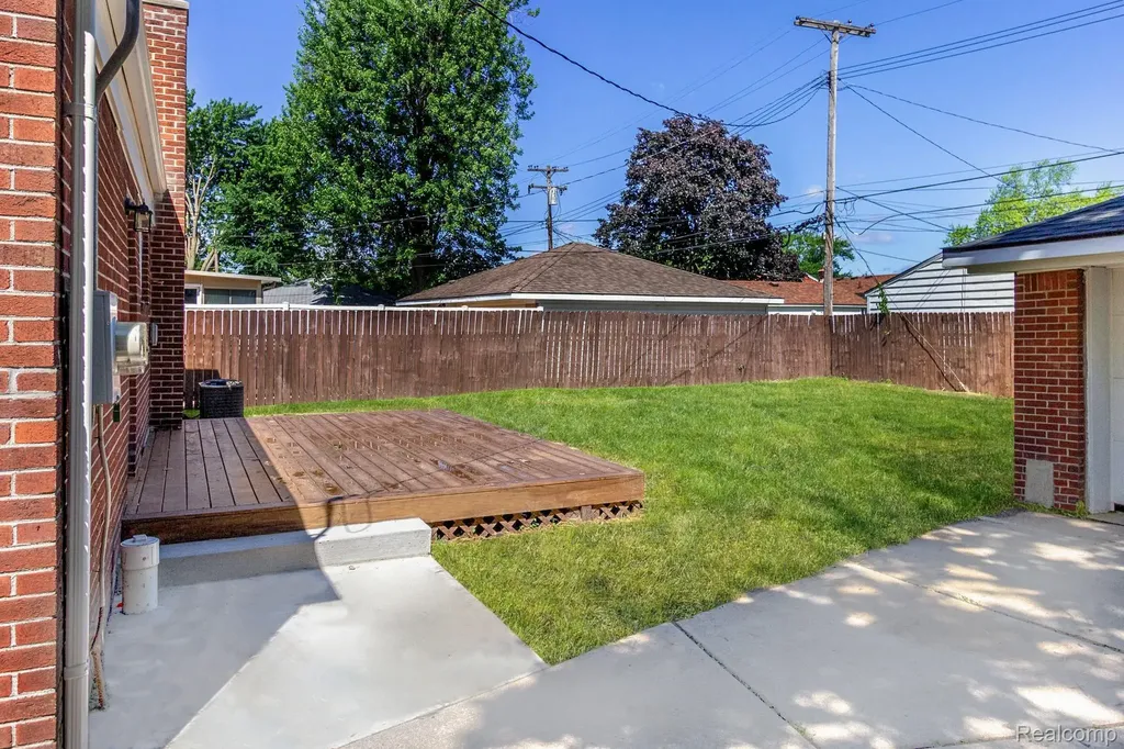 24865 Ridgecroft Avenue Eastpointe City MI 48021