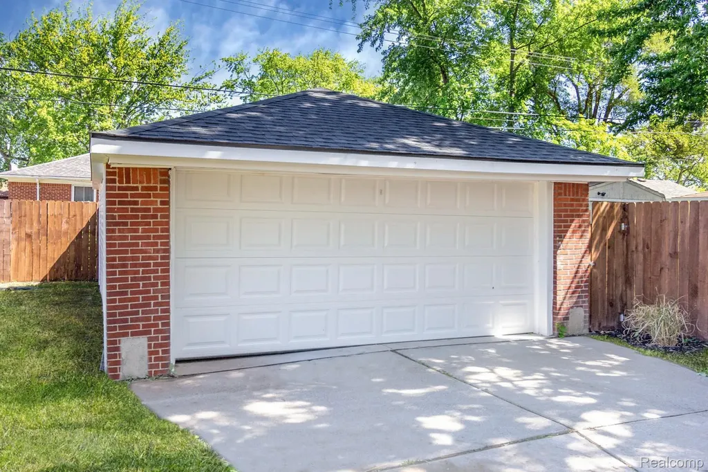 24865 Ridgecroft Avenue Eastpointe City MI 48021