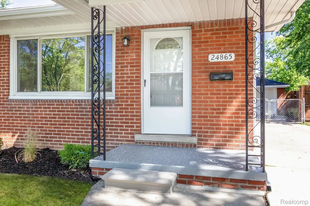 24865 Ridgecroft Avenue Eastpointe City MI 48021