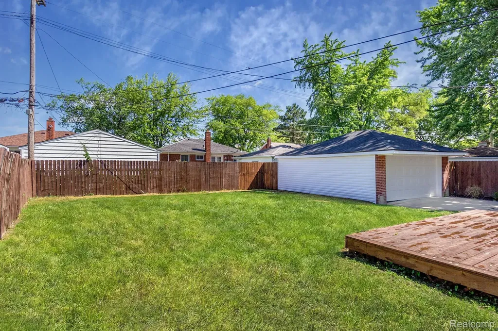 24865 Ridgecroft Avenue Eastpointe City MI 48021