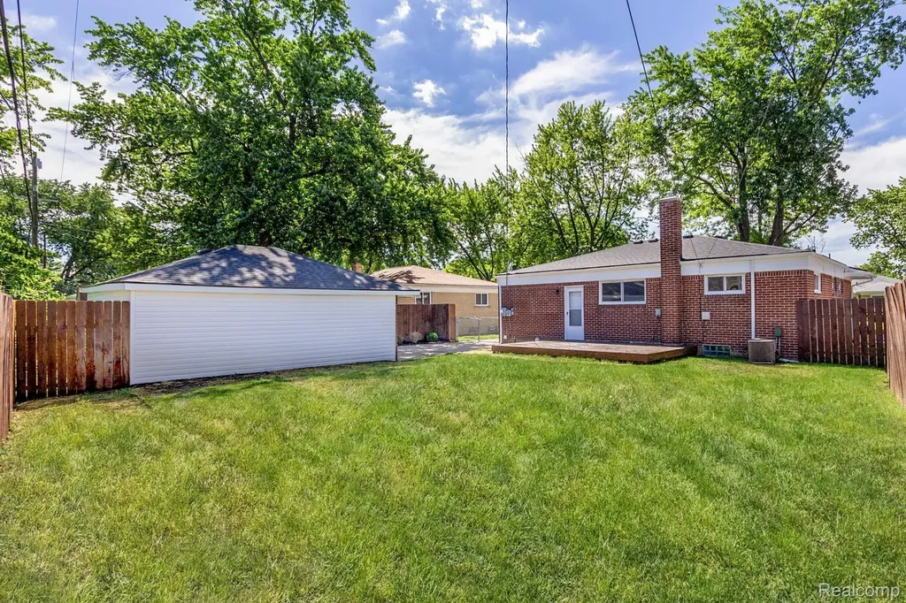 24865 Ridgecroft Avenue Eastpointe City MI 48021