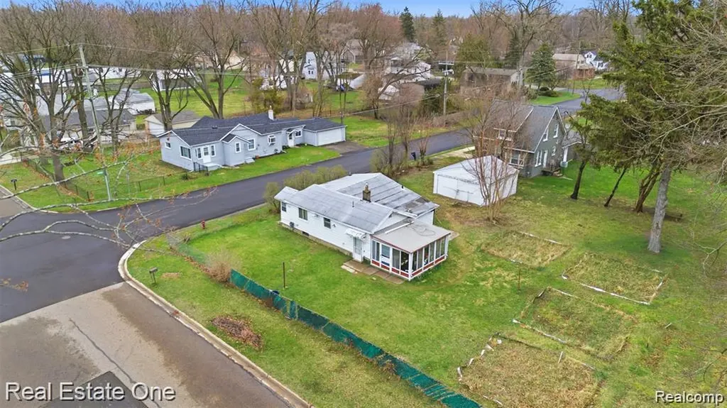 18318 Deering Street Livonia City MI 48152
