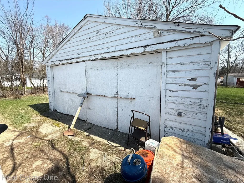 18318 Deering Street Livonia City MI 48152