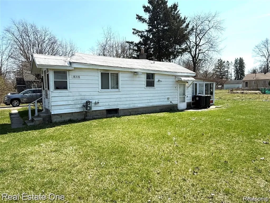 18318 Deering Street Livonia City MI 48152