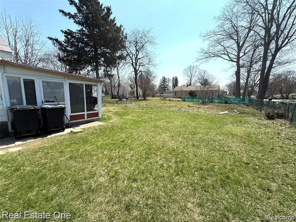 18318 Deering Street Livonia City MI 48152