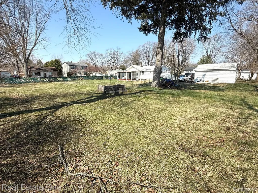 18318 Deering Street Livonia City MI 48152