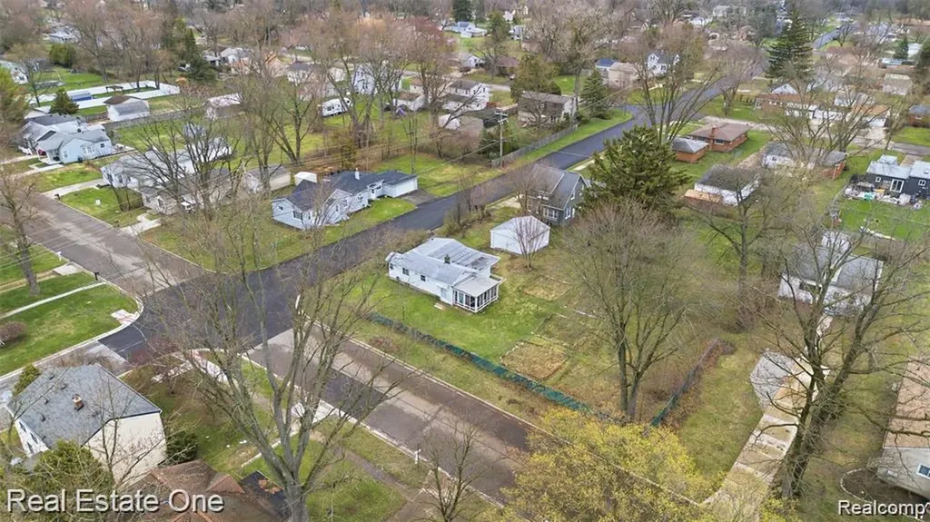 18318 Deering Street Livonia City MI 48152