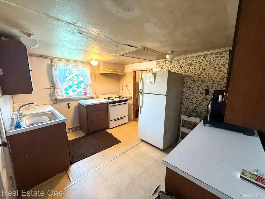 18318 Deering Street Livonia City MI 48152