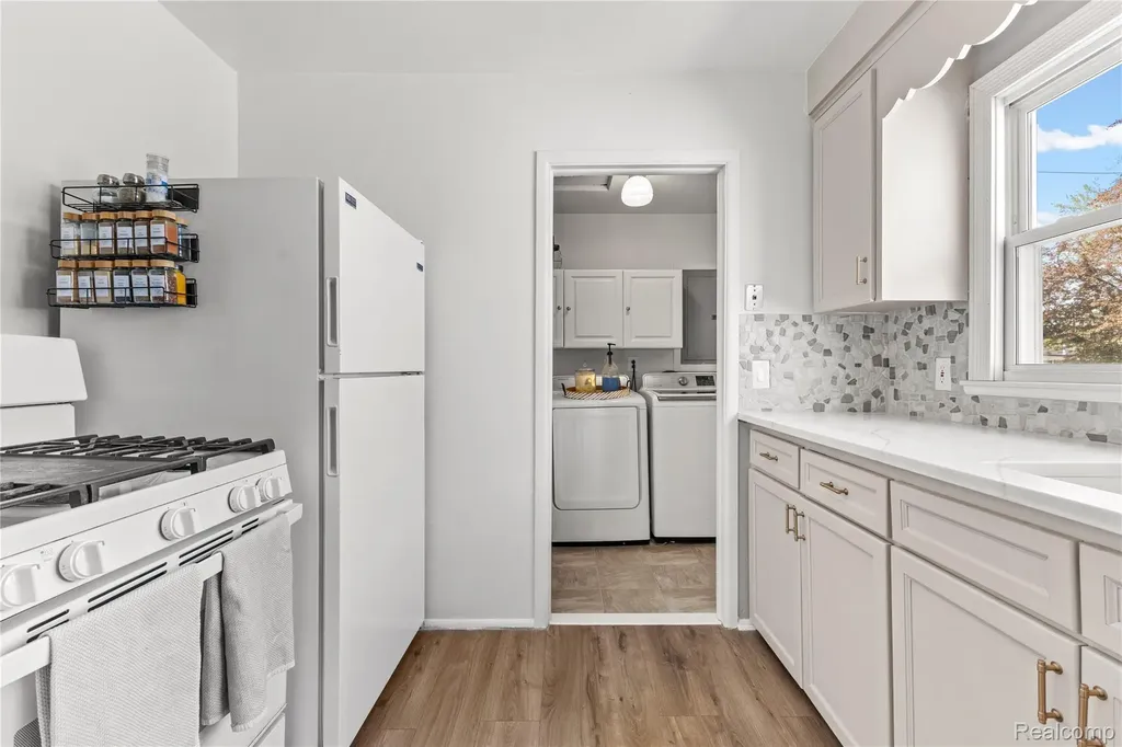 34585 Koch Avenue Sterling Heights City MI 48310