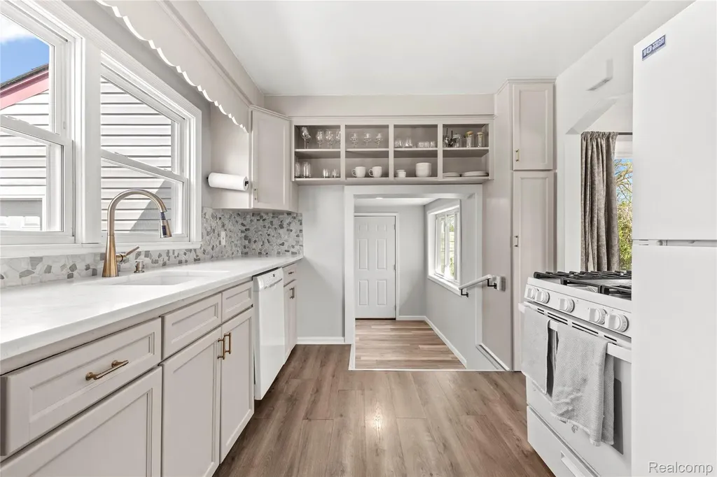 34585 Koch Avenue Sterling Heights City MI 48310