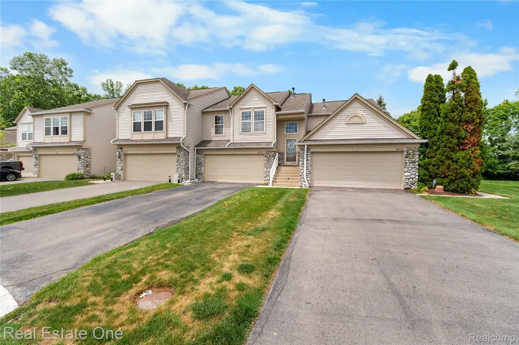 26738 Kirkway Circle Woodhaven City MI 48183