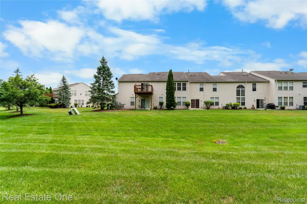 26738 Kirkway Circle Woodhaven City MI 48183