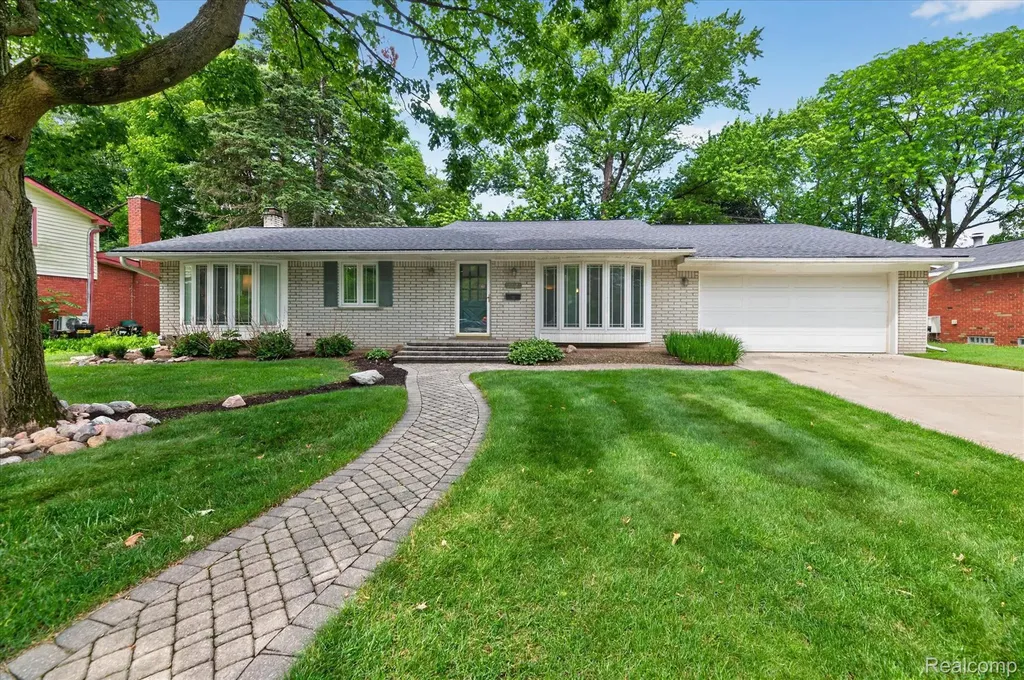 16927 Farmington Road Livonia City MI 48154