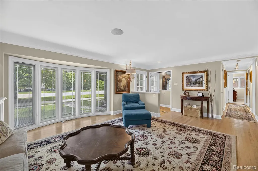 16927 Farmington Road Livonia City MI 48154