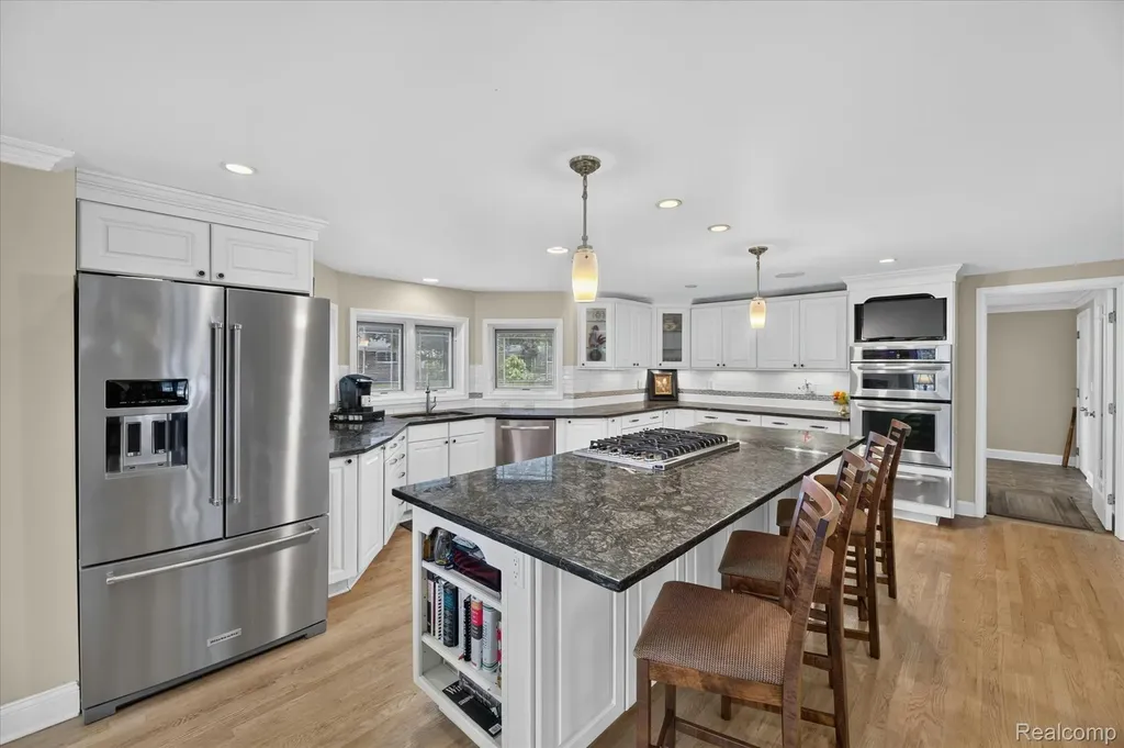 16927 Farmington Road Livonia City MI 48154