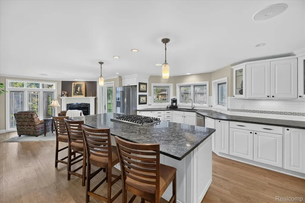 16927 Farmington Road Livonia City MI 48154
