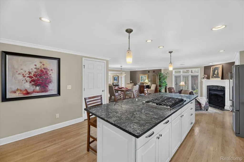 16927 Farmington Road Livonia City MI 48154
