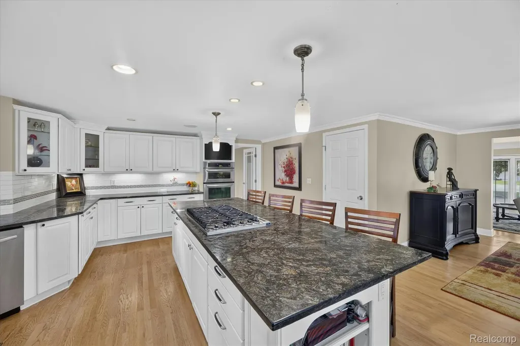 16927 Farmington Road Livonia City MI 48154