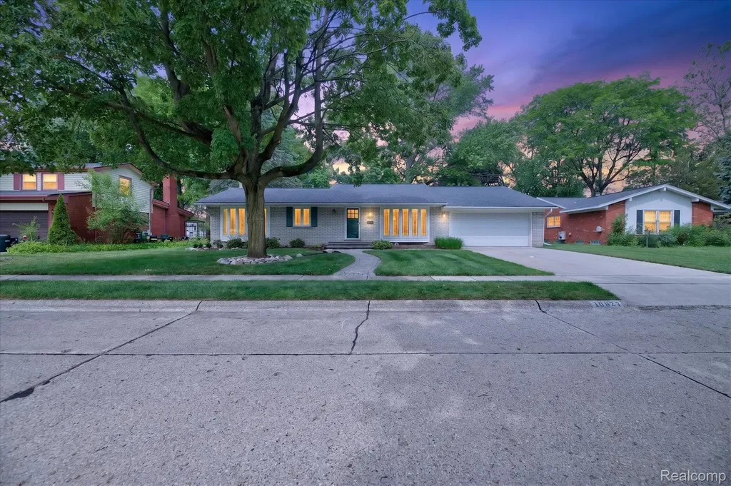 16927 Farmington Road Livonia City MI 48154