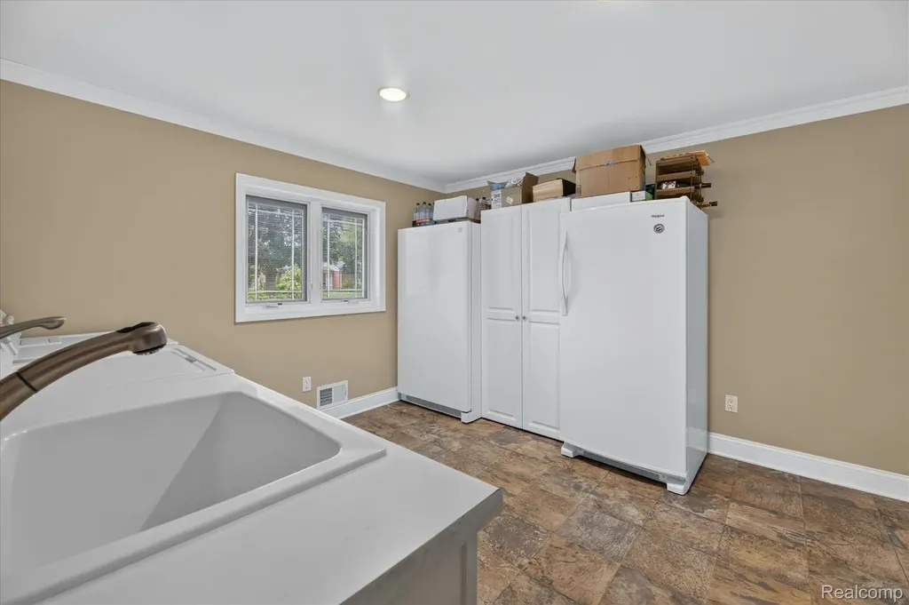 16927 Farmington Road Livonia City MI 48154