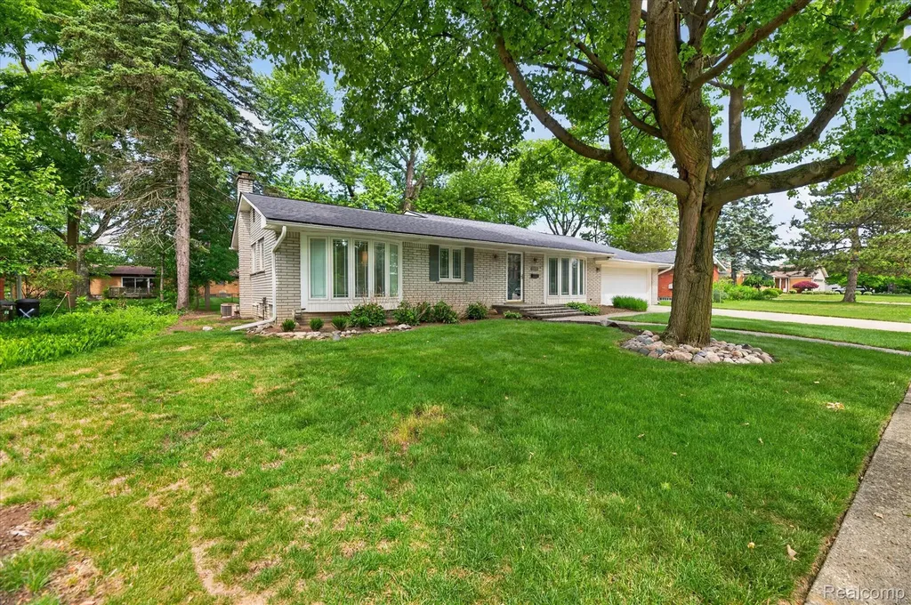 16927 Farmington Road Livonia City MI 48154