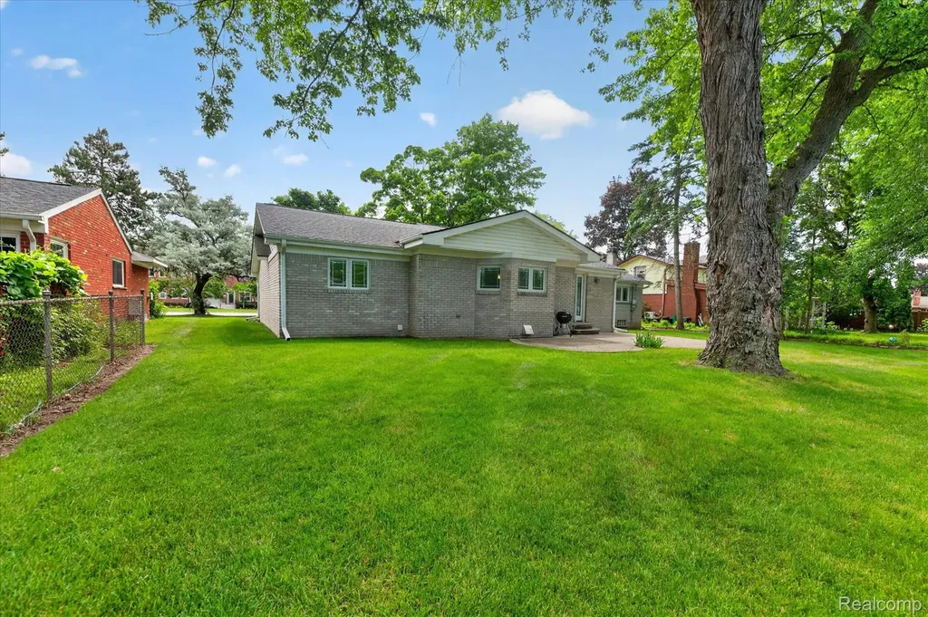 16927 Farmington Road Livonia City MI 48154
