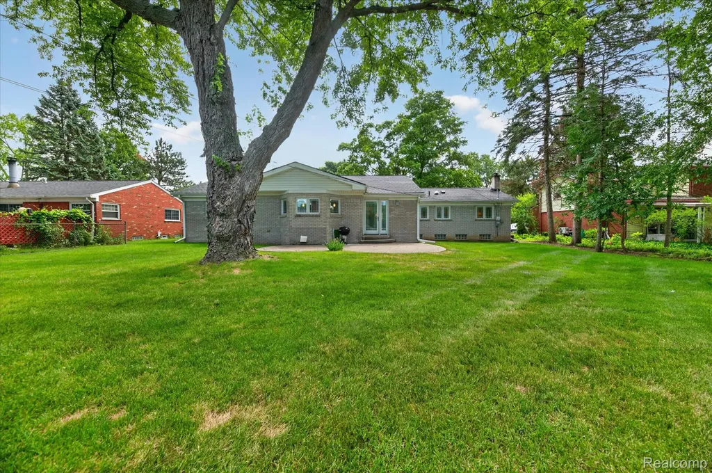 16927 Farmington Road Livonia City MI 48154