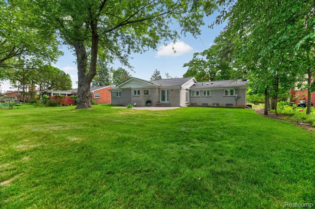 16927 Farmington Road Livonia City MI 48154