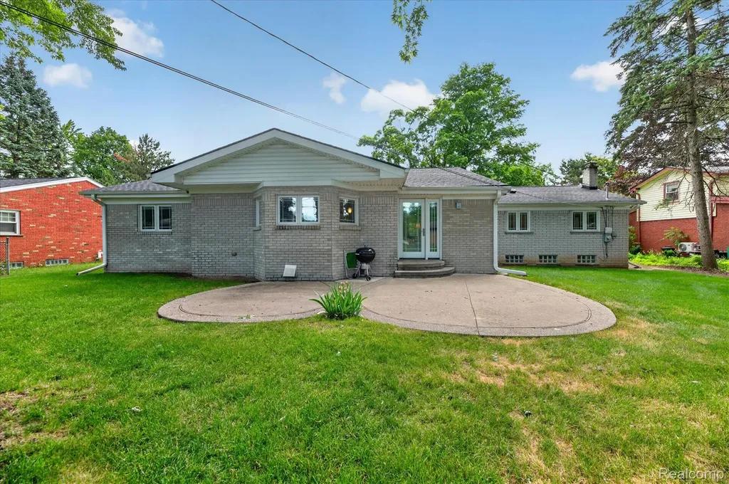 16927 Farmington Road Livonia City MI 48154