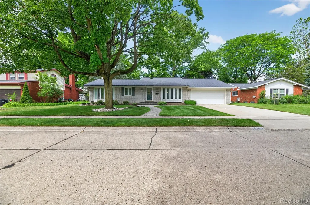 16927 Farmington Road Livonia City MI 48154