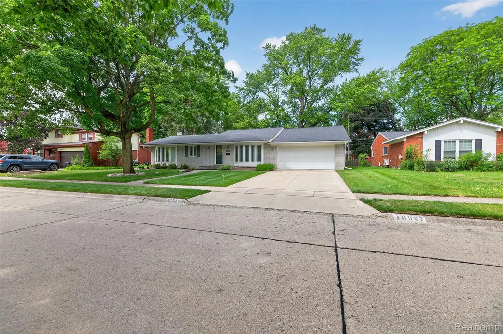 16927 Farmington Road Livonia City MI 48154