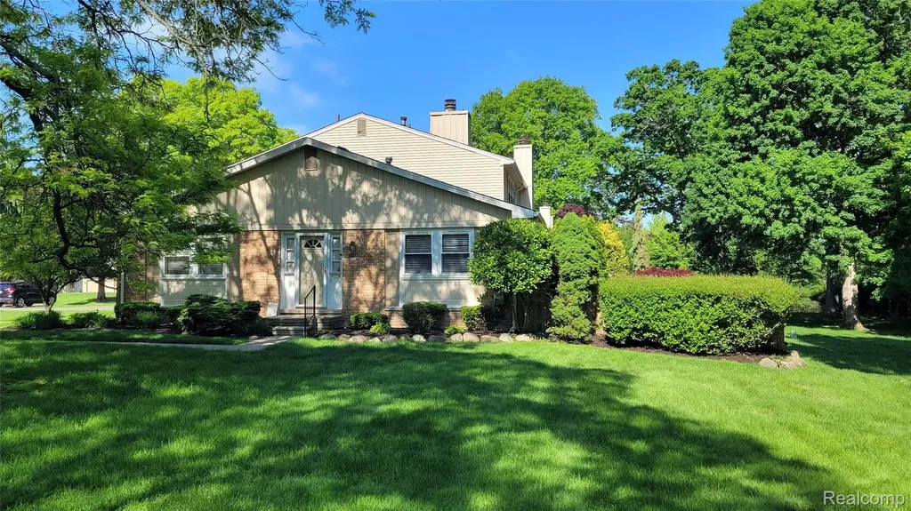 5370 Breeze Hill Place Troy City MI 48098