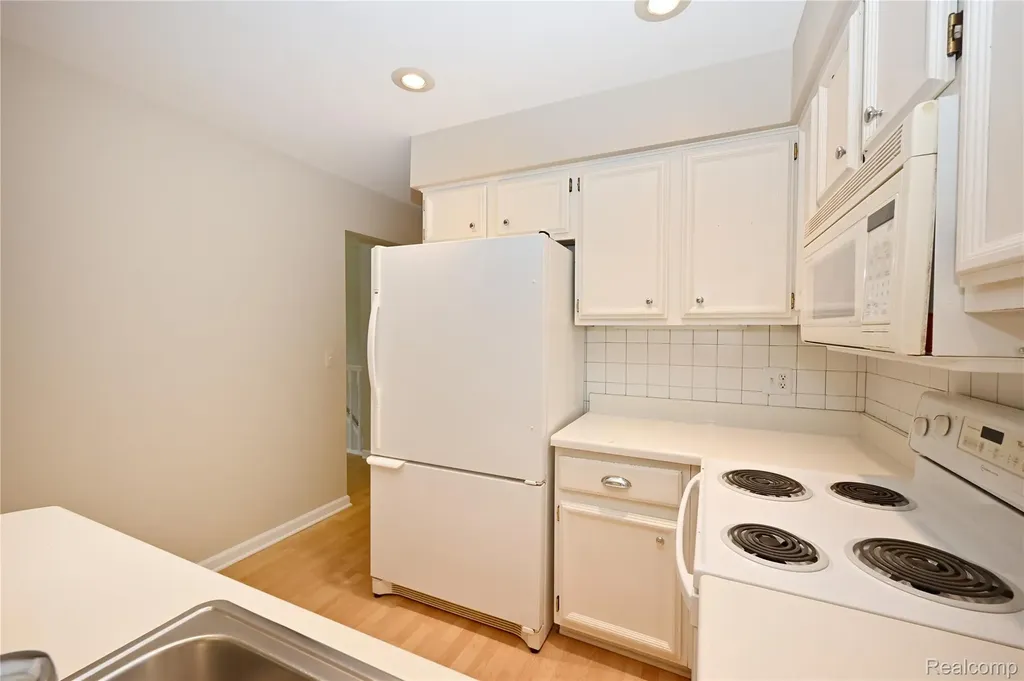 5370 Breeze Hill Place Troy City MI 48098