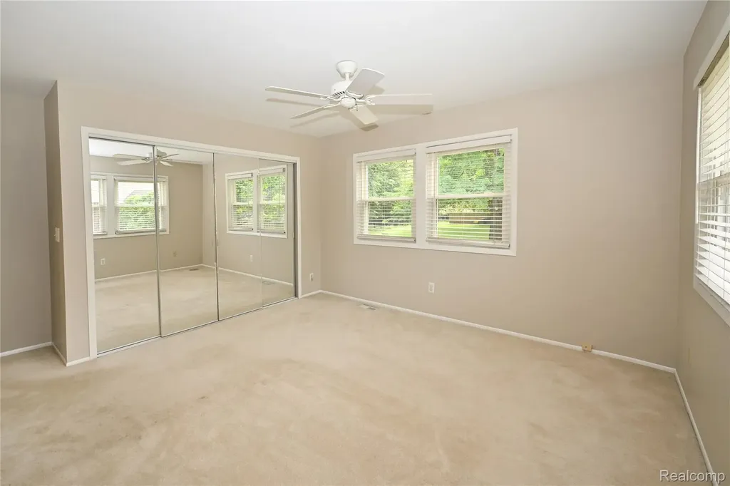 5370 Breeze Hill Place Troy City MI 48098