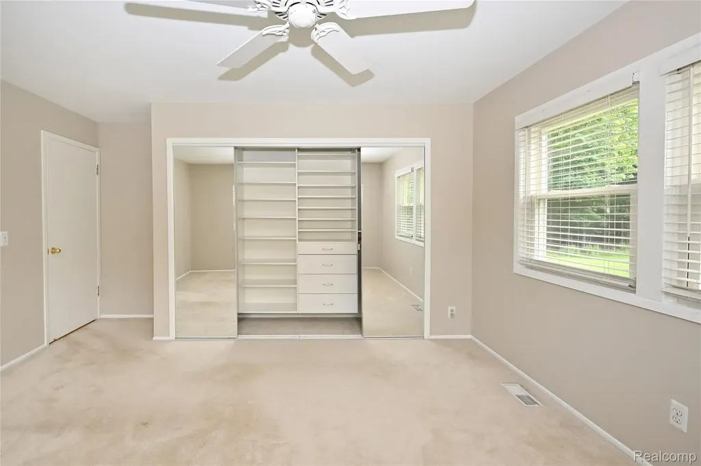 5370 Breeze Hill Place Troy City MI 48098