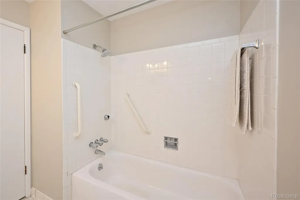 5370 Breeze Hill Place Troy City MI 48098
