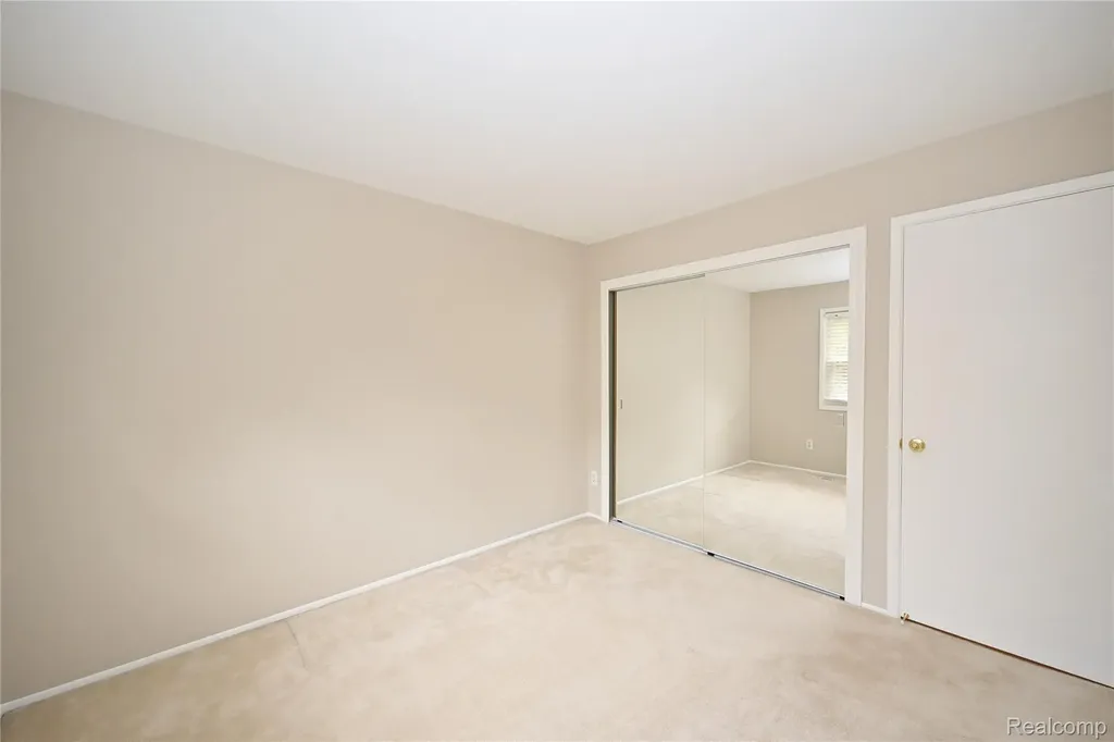 5370 Breeze Hill Place Troy City MI 48098