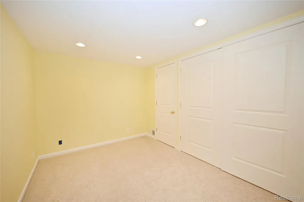 5370 Breeze Hill Place Troy City MI 48098