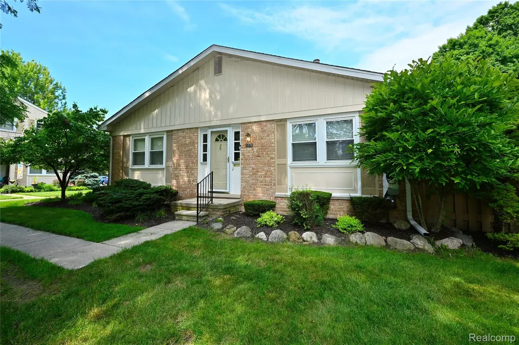 5370 Breeze Hill Place Troy City MI 48098