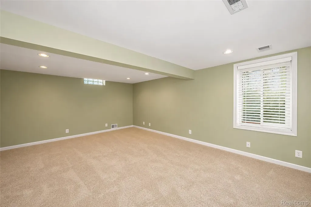 5370 Breeze Hill Place Troy City MI 48098