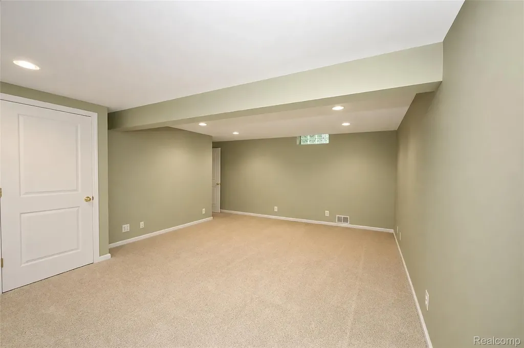 5370 Breeze Hill Place Troy City MI 48098