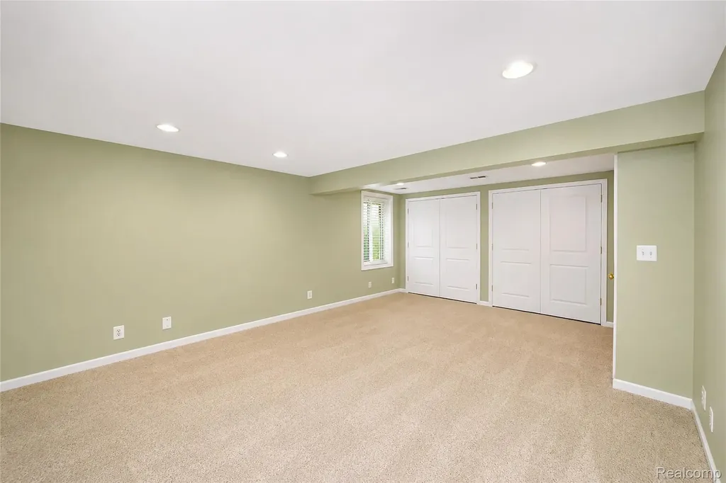 5370 Breeze Hill Place Troy City MI 48098