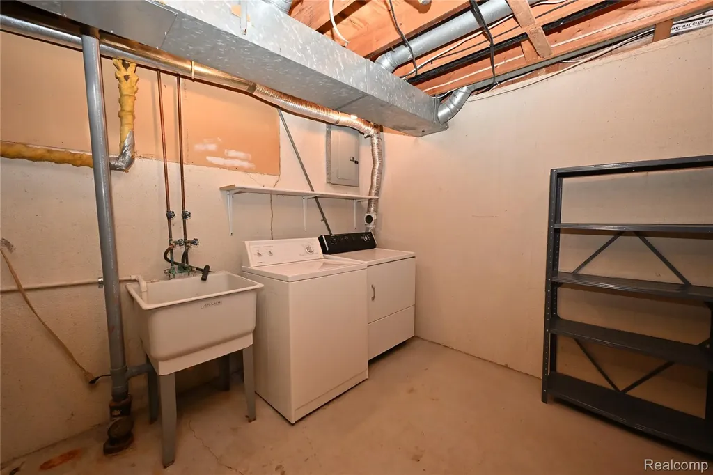 5370 Breeze Hill Place Troy City MI 48098