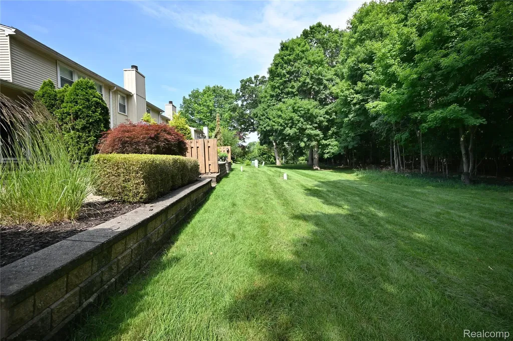 5370 Breeze Hill Place Troy City MI 48098