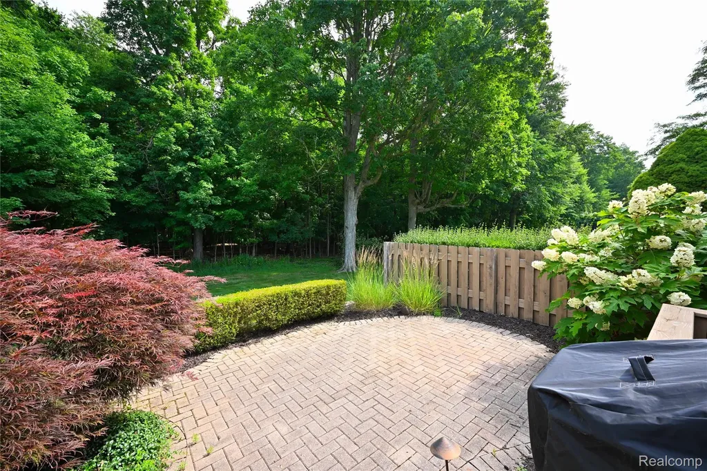 5370 Breeze Hill Place Troy City MI 48098