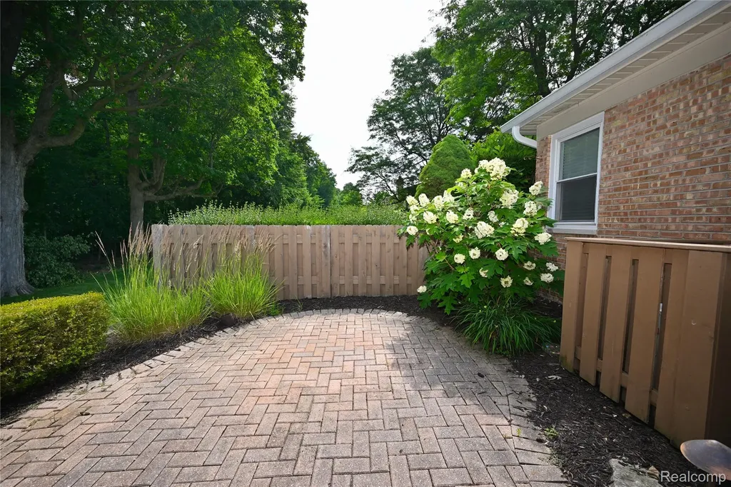 5370 Breeze Hill Place Troy City MI 48098